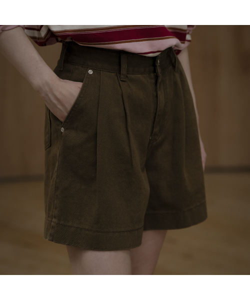 KNOWNBETTER（ノウンベター）の「Two-tuck denim short [KNFW03PT02]_Brown（その他パンツ・レディース・ブラウン・SMALL/MEDIUM）」の4枚目の写真
