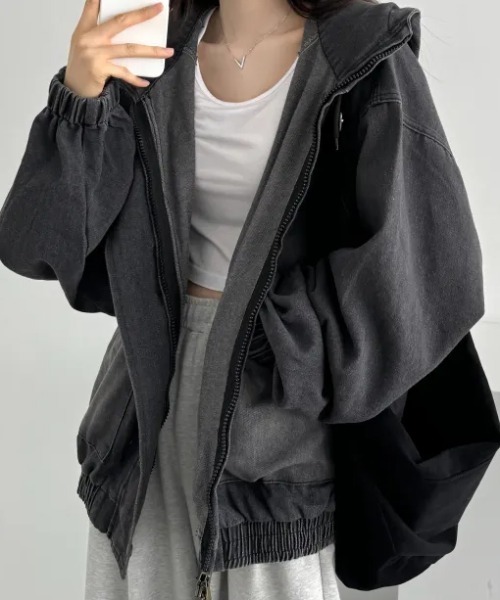 emi+（エミプラス）の「フーディデニムパーカー（デニムジャケット・レディース・ブラック/ブルー・FREE）」の2枚目の写真