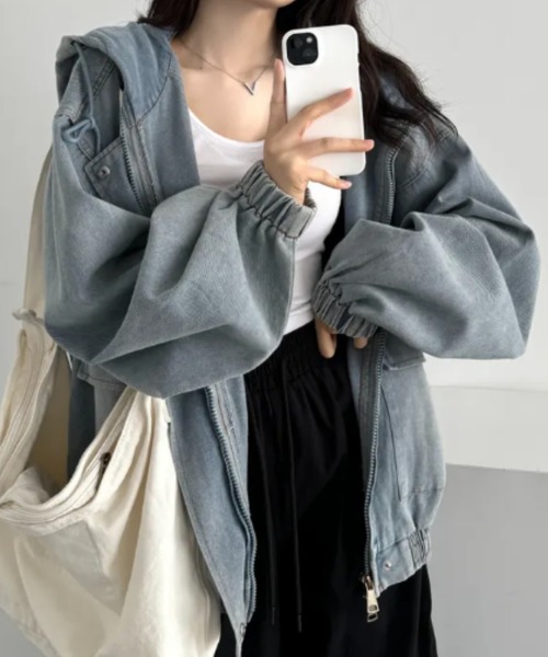 emi+（エミプラス）の「フーディデニムパーカー（デニムジャケット・レディース・ブラック/ブルー・FREE）」の8枚目の写真