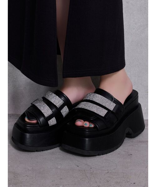 GYDA（ジェイダ）の「Thick sole bijouストラップサンダル（サンダル・レディース・オフホワイト/ブラック・LARGE/MEDIUM/SMALL）」の4枚目の写真