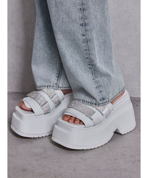 GYDA（ジェイダ）の「Thick sole bijouストラップサンダル（サンダル・レディース・オフホワイト/ブラック・LARGE/MEDIUM/SMALL）」の5枚目の写真