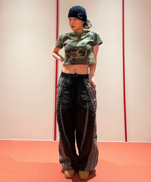 SEQUENZ(シークエンズ)の「※WEB限定 / 定番 / レディースシンプルロゴピチT / sqnz logo babetee(Tシャツ/カットソー・レディース・ダークネイビー/ホワイト/ブラック/その他1・SMALL/MEDIUM)」の5枚目の写真