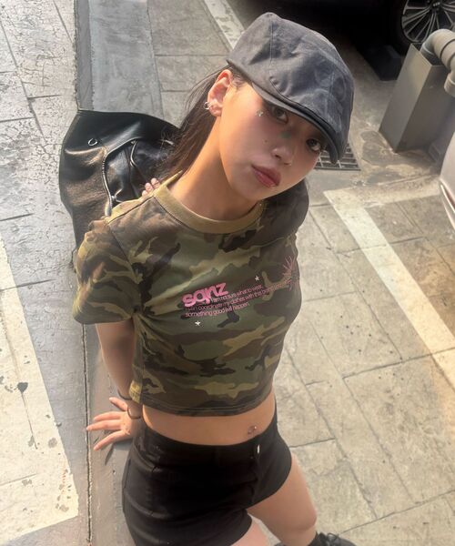 SEQUENZ(シークエンズ)の「※WEB限定 / 定番 / レディースシンプルロゴピチT / sqnz logo babetee(Tシャツ/カットソー・レディース・ダークネイビー/ホワイト/ブラック/その他1・SMALL/MEDIUM)」の8枚目の写真