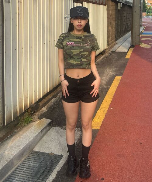 SEQUENZ(シークエンズ)の「※WEB限定 / 定番 / レディースシンプルロゴピチT / sqnz logo babetee(Tシャツ/カットソー・レディース・ダークネイビー/ホワイト/ブラック/その他1・SMALL/MEDIUM)」の10枚目の写真