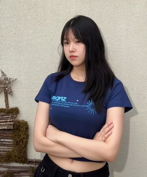 SEQUENZ(シークエンズ)の「※WEB限定 / 定番 / レディースシンプルロゴピチT / sqnz logo babetee(Tシャツ/カットソー・レディース・ダークネイビー/ホワイト/ブラック/その他1・SMALL/MEDIUM)」の12枚目の写真