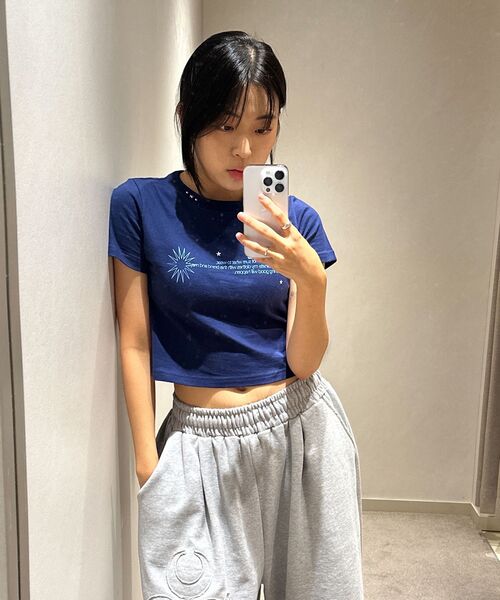 SEQUENZ(シークエンズ)の「※WEB限定 / 定番 / レディースシンプルロゴピチT / sqnz logo babetee(Tシャツ/カットソー・レディース・ダークネイビー/ホワイト/ブラック/その他1・SMALL/MEDIUM)」の16枚目の写真