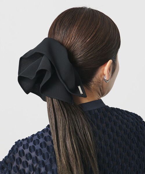 UNITED ARROWS（ユナイテッドアローズ）の「ラッフル シュシュ（シュシュ・レディース・ネイビー/ブラック・FREE）」の3枚目の写真