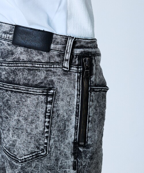 5351 POUR LES HOMMES（ゴーサンゴーイチプールオム）の「【ケミカルウォッシュ】Zip テーパード スキニー デニム（デニムパンツ・メンズ・インディゴブルー/ブラック・44/46/48/50）」の14枚目の写真