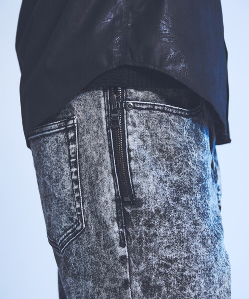 5351 POUR LES HOMMES（ゴーサンゴーイチプールオム）の「【ケミカルウォッシュ】Zip テーパード スキニー デニム（デニムパンツ・メンズ・インディゴブルー/ブラック・44/46/48/50）」の10枚目の写真