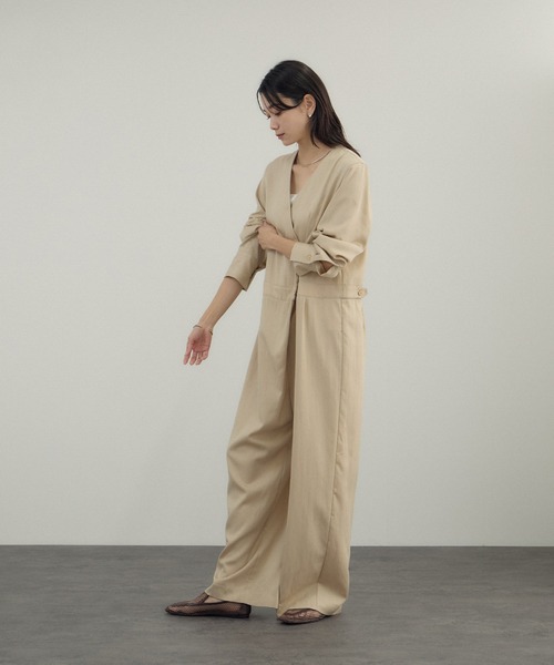 SALON adam et rope'（サロン アダム エ ロペ）の「フロントクロスオールインワン（サロペット/オーバーオール・レディース・ベージュ/ブラック・FREE）」の5枚目の写真