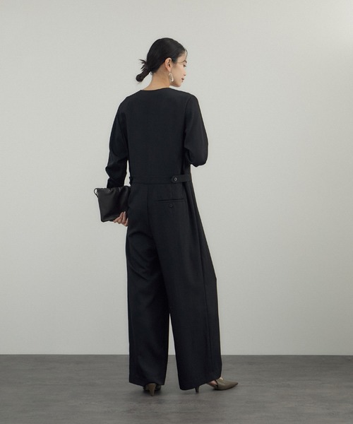 SALON adam et rope'（サロン アダム エ ロペ）の「フロントクロスオールインワン（サロペット/オーバーオール・レディース・ベージュ/ブラック・FREE）」の6枚目の写真