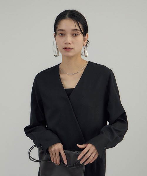 SALON adam et rope'（サロン アダム エ ロペ）の「フロントクロスオールインワン（サロペット/オーバーオール・レディース・ベージュ/ブラック・FREE）」の15枚目の写真