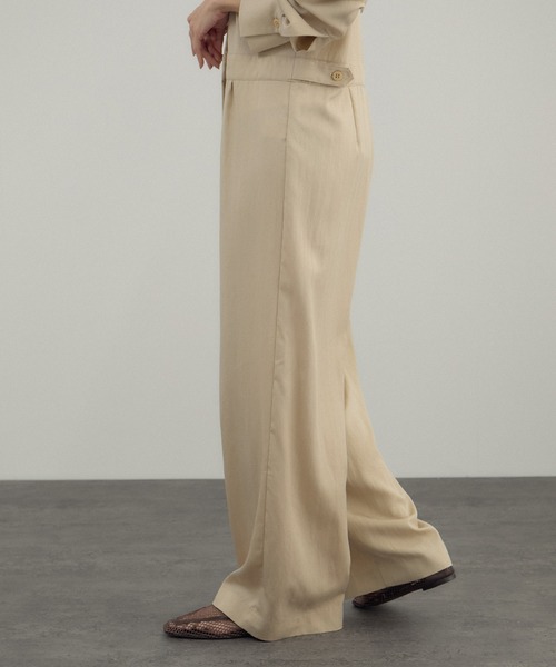 SALON adam et rope'（サロン アダム エ ロペ）の「フロントクロスオールインワン（サロペット/オーバーオール・レディース・ベージュ/ブラック・FREE）」の19枚目の写真