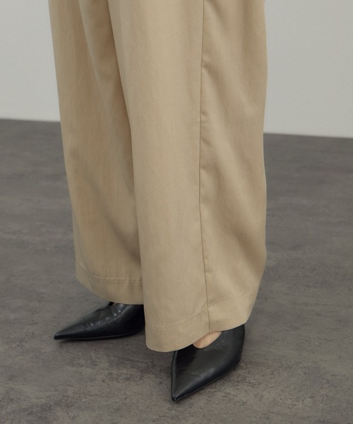 SALON adam et rope'（サロン アダム エ ロペ）の「フロントクロスオールインワン（サロペット/オーバーオール・レディース・ベージュ/ブラック・FREE）」の13枚目の写真