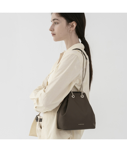 ANODDS(アンオズ)の「TIWI MEDIUM MIX nylon bucket bag 3 color(ショルダーバッグ・レディース・ブラック/ダークブラウン/ベージュ・FREE)」の2枚目の写真