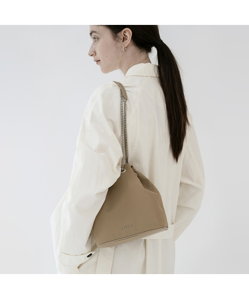 ANODDS(アンオズ)の「TIWI MEDIUM MIX nylon bucket bag 3 color(ショルダーバッグ・レディース・ブラック/ダークブラウン/ベージュ・FREE)」の3枚目の写真