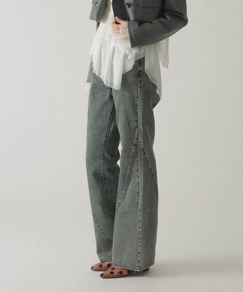 Ray BEAMS（レイビームス）の「デニム フレア パンツ（デニムパンツ・レディース・ブラック/ブルー系その他4・1/0）」の2枚目の写真