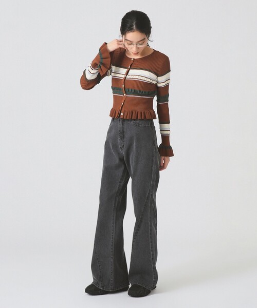 Ray BEAMS（レイビームス）の「デニム フレア パンツ（デニムパンツ・レディース・ブラック/ブルー系その他4・1/0）」の4枚目の写真