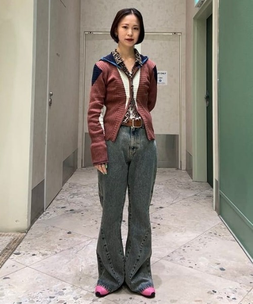 Ray BEAMS（レイビームス）の「デニム フレア パンツ（デニムパンツ・レディース・ブラック/ブルー系その他4・1/0）」の3枚目の写真