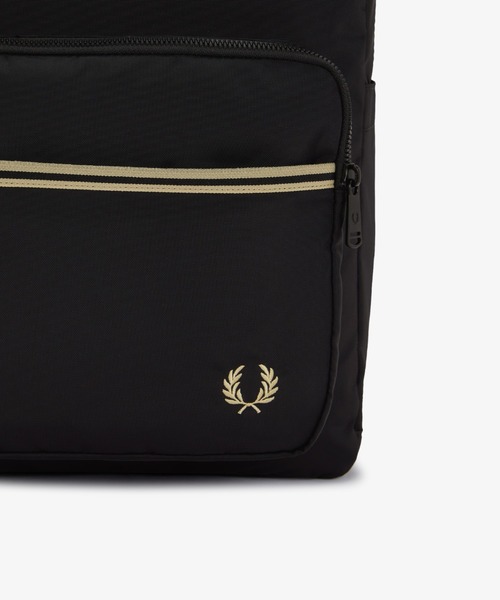 FRED PERRY(フレッドペリー)の「先行予約受付中/Tipped Tape Backpack/ティップラインテープバックパック(バックパック/リュック・メンズ・ブラック・ONE SIZE)」の7枚目の写真