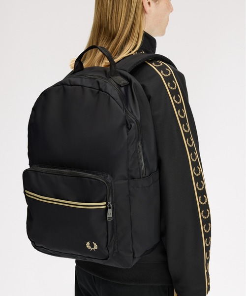 FRED PERRY(フレッドペリー)の「先行予約受付中/Tipped Tape Backpack/ティップラインテープバックパック(バックパック/リュック・メンズ・ブラック・ONE SIZE)」の2枚目の写真