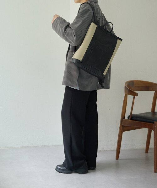 ear PAPILLONNER（イアパピヨネ）の「【IOPELLE(イオペレ)】ホーススタンプキャンバスリュック（バックパック/リュック・レディース・ブラック/グレイッシュベージュ・FREE）」の21枚目の写真