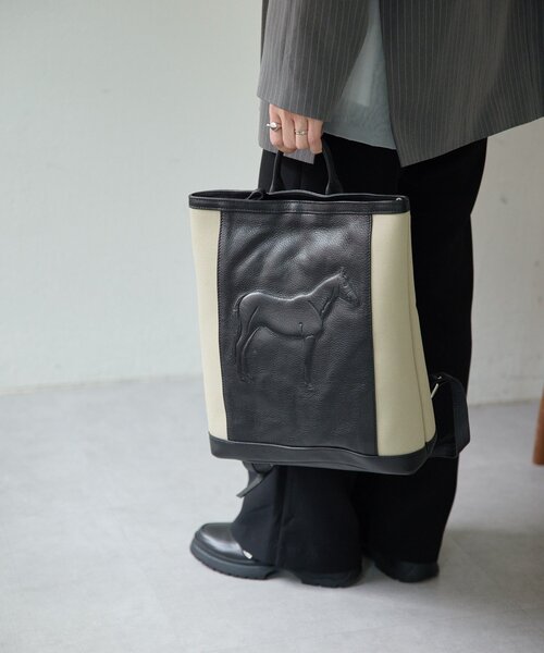 ear PAPILLONNER（イアパピヨネ）の「【IOPELLE(イオペレ)】ホーススタンプキャンバスリュック（バックパック/リュック・レディース・ブラック/グレイッシュベージュ・FREE）」の15枚目の写真