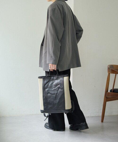 ear PAPILLONNER（イアパピヨネ）の「【IOPELLE(イオペレ)】ホーススタンプキャンバスリュック（バックパック/リュック・レディース・ブラック/グレイッシュベージュ・FREE）」の16枚目の写真