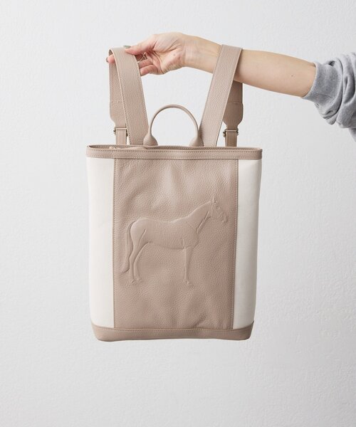 ear PAPILLONNER（イアパピヨネ）の「【IOPELLE(イオペレ)】ホーススタンプキャンバスリュック（バックパック/リュック・レディース・ブラック/グレイッシュベージュ・FREE）」の6枚目の写真