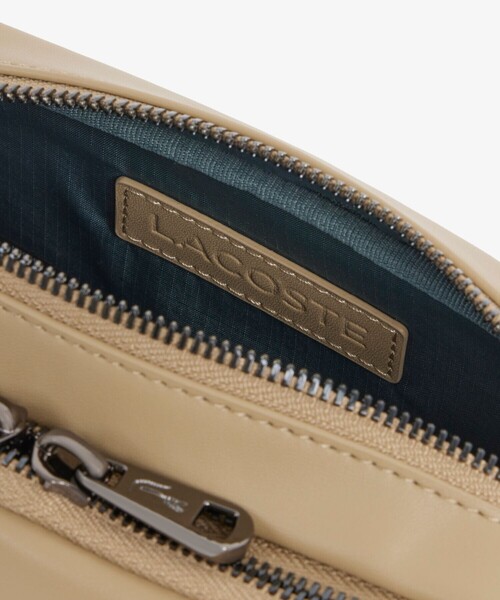 LACOSTE（ラコステ）の「モノグラム コンビネーションレポーターバッグ（ショルダーバッグ・メンズ・ブラック/ベージュ・FREE）」の6枚目の写真