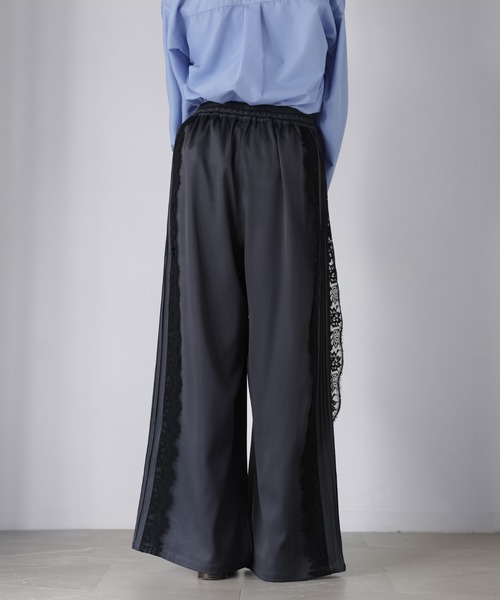 Riberry（リベリー）の「サイドレースラインパンツ（スラックス・レディース・チャコールグレー/ブラック・MEDIUM）」の13枚目の写真