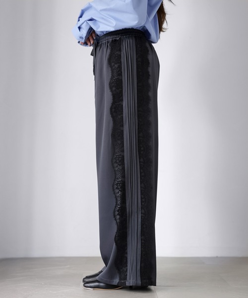 Riberry（リベリー）の「サイドレースラインパンツ（スラックス・レディース・チャコールグレー/ブラック・MEDIUM）」の4枚目の写真