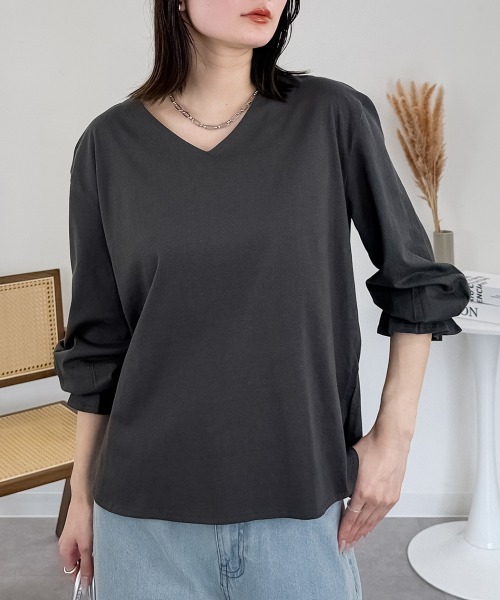 RCD(アールシーディー)の「タックスリーブVネックカットソー(Tシャツ/カットソー・レディース・ブラック/カーキ/モカ/チャコールグレー/オフホワイト・M-L/LL~3L)」の3枚目の写真
