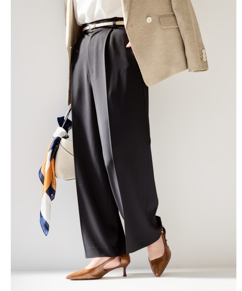 COHINA(コヒナ)の「とろみワンタックストレートパンツ 【低身長・小柄女性】(スラックス・レディース・ブラック/ホワイト/グリーン/ベージュ・XS-Short/S-Short/M-Short/XS-Regular/S-Regular/M-Regular)」の5枚目の写真