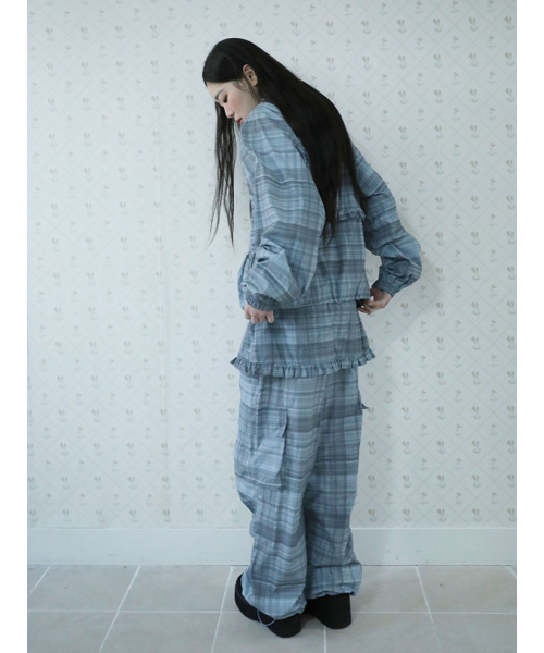 UGLY SHADOW(アグリーシャドウ)の「RUFFLE CHECKERED SKIRT CARGO PANTS(BLUE)(その他パンツ・レディース・その他・MEDIUM/SMALL)」の1枚目の写真