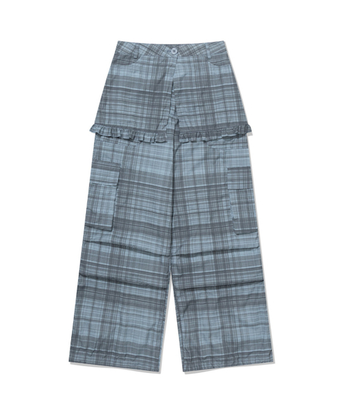 UGLY SHADOW(アグリーシャドウ)の「RUFFLE CHECKERED SKIRT CARGO PANTS(BLUE)(その他パンツ・レディース・その他・MEDIUM/SMALL)」の3枚目の写真
