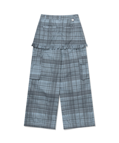 UGLY SHADOW(アグリーシャドウ)の「RUFFLE CHECKERED SKIRT CARGO PANTS(BLUE)(その他パンツ・レディース・その他・MEDIUM/SMALL)」の4枚目の写真