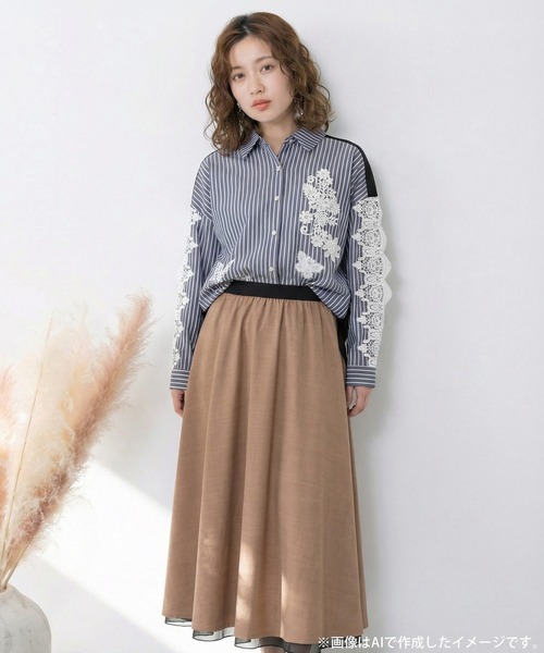 iS ScoLar（イズスカラー）の「561228：花蝶刺繍レース×ストライプ柄配色シャツ（シャツ/ブラウス・レディース・ネイビー/サックスブルー・M）」の3枚目の写真