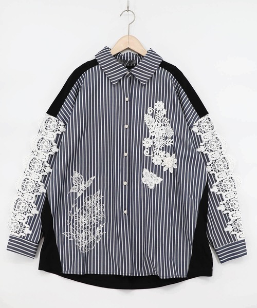 iS ScoLar（イズスカラー）の「561228：花蝶刺繍レース×ストライプ柄配色シャツ（シャツ/ブラウス・レディース・ネイビー/サックスブルー・M）」の7枚目の写真