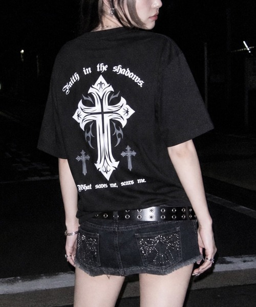 JOHN'S CLOSET(ジョンズクローゼット)の「【31】クロス/エンジェル プリント 半袖Tシャツ(Tシャツ/カットソー・メンズ・ブラック系2/ブラック系4/ホワイト系1/ホワイト系2/ブラック系1/ブラック系3・LARGE/MEDIUM)」の4枚目の写真