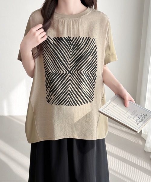 ABITOKYO(アビトーキョー)の「異素材プリントドルマンプルオーバー(Tシャツ/カットソー・レディース・ホワイト/モカ/ネイビー・FREE)」の8枚目の写真