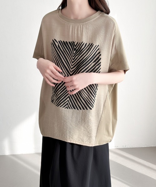 ABITOKYO(アビトーキョー)の「異素材プリントドルマンプルオーバー(Tシャツ/カットソー・レディース・ホワイト/モカ/ネイビー・FREE)」の7枚目の写真