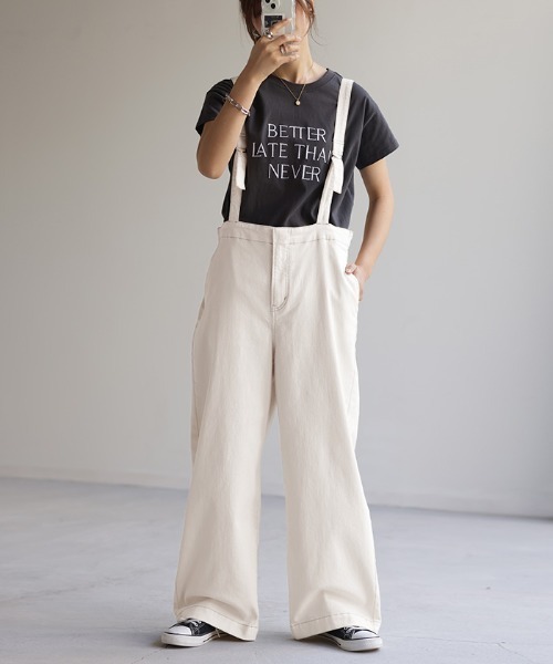 HUG.U(ハグユー)の「サスペンダー付きルーズワイドパンツ(サロペット/オーバーオール・レディース・ブルー/オフホワイト/ブラック/カーキ・L/M/LL)」の5枚目の写真