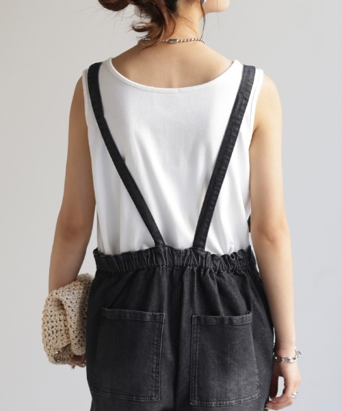 HUG.U(ハグユー)の「サスペンダー付きルーズワイドパンツ(サロペット/オーバーオール・レディース・ブルー/オフホワイト/ブラック/カーキ・L/M/LL)」の16枚目の写真