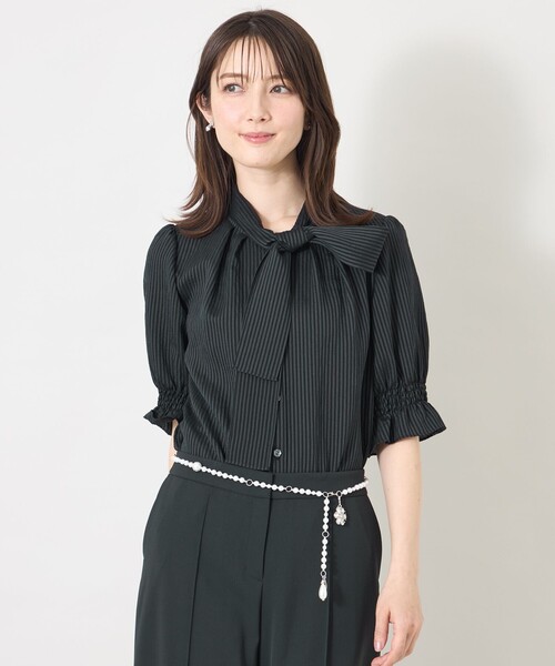TO BE CHIC（トゥー ビー シック）の「シルキーサッカー ボウタイブラウス（シャツ/ブラウス・レディース・ピンク系その他2/ブルー系その他2/ブラック・40）」の2枚目の写真