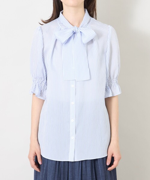 TO BE CHIC（トゥー ビー シック）の「シルキーサッカー ボウタイブラウス（シャツ/ブラウス・レディース・ピンク系その他2/ブルー系その他2/ブラック・40）」の4枚目の写真