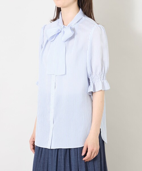 TO BE CHIC（トゥー ビー シック）の「シルキーサッカー ボウタイブラウス（シャツ/ブラウス・レディース・ピンク系その他2/ブルー系その他2/ブラック・40）」の5枚目の写真