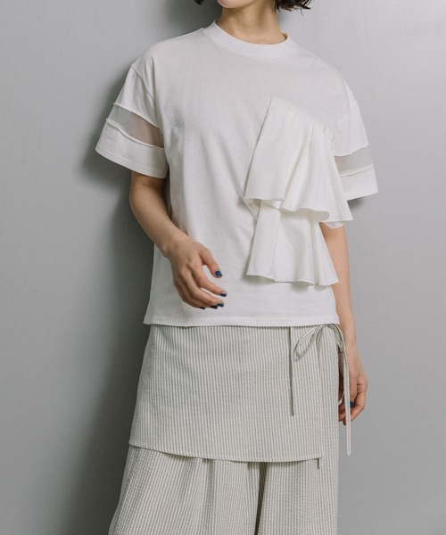 MARECHAL TERRE（マルシャルテル）の「ラッフルTシャツ（Tシャツ/カットソー・レディース・オフホワイト/ブラック/ホワイト×ネイビー/ブラック×ホワイト・MEDIUM）」の2枚目の写真