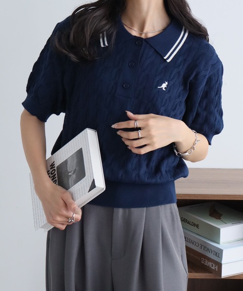 KANGOL(カンゴール)の「【KANGOL/カンゴール】別注 ワンポイント刺繍 配色ライン 半袖 ニットポロ(ニット/セーター・レディース・ネイビー/ピンク/ミックスグレー/アイボリー/ブルー・M/L)」の3枚目の写真