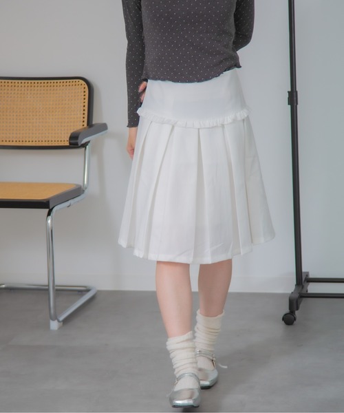 Chiina(チーナ)の「Chiina / ボックスプリーツ膝丈スカート(スカート・レディース・グレー/ベージュ/ブラック/ホワイト・MEDIUM/SMALL)」の15枚目の写真
